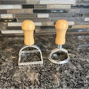 2 Piece Ravioli Maker Stamp‎ Cookie Mold Cutter with Wooden Handle Pasta Lasagna